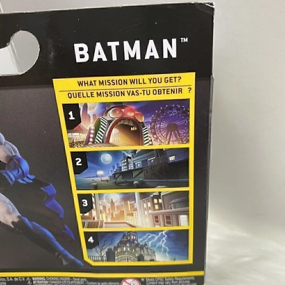 NEW Batman 4” DC The Caped Crusader w/ 3 Mystery Accessories 1st Edition